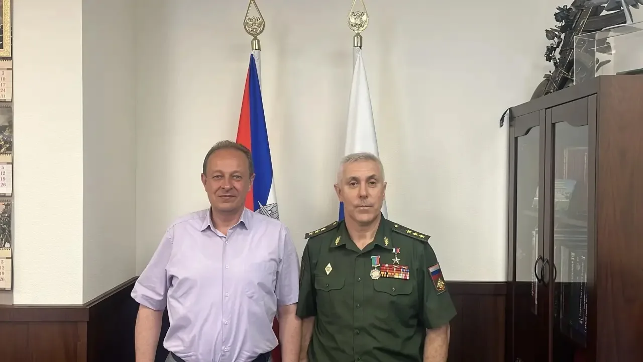 Муслим Телякавов вручил Рустаму Мурадову Орден «За заслуги перед Республикой Дагестан»