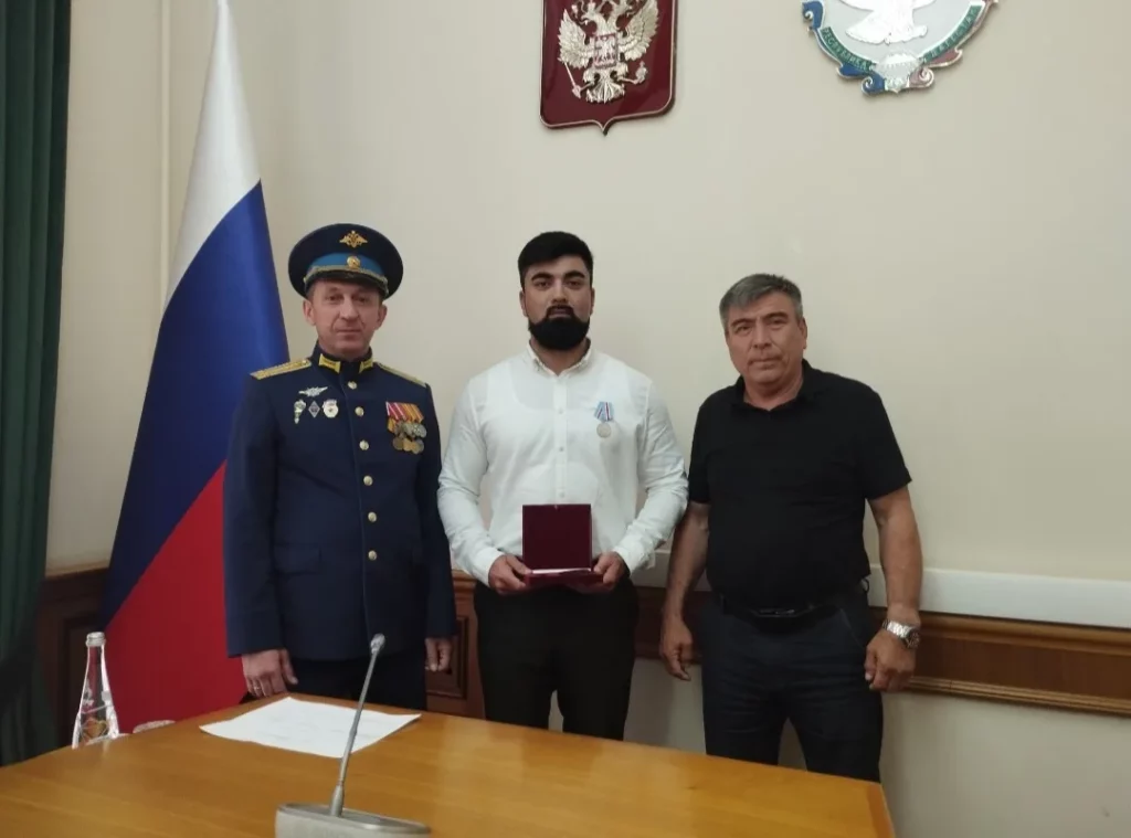 «Голос степи»: выпускник Михайловской академии из Ногайского района продолжает защищать Родину