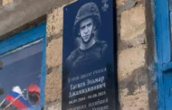 «Наша задача – сохранить память»: в Сулейман-Стальском районе открыли мемориальные плиты троим погибшим героям СВО