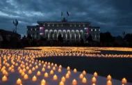 Знамя Победы, сложенное из свечей