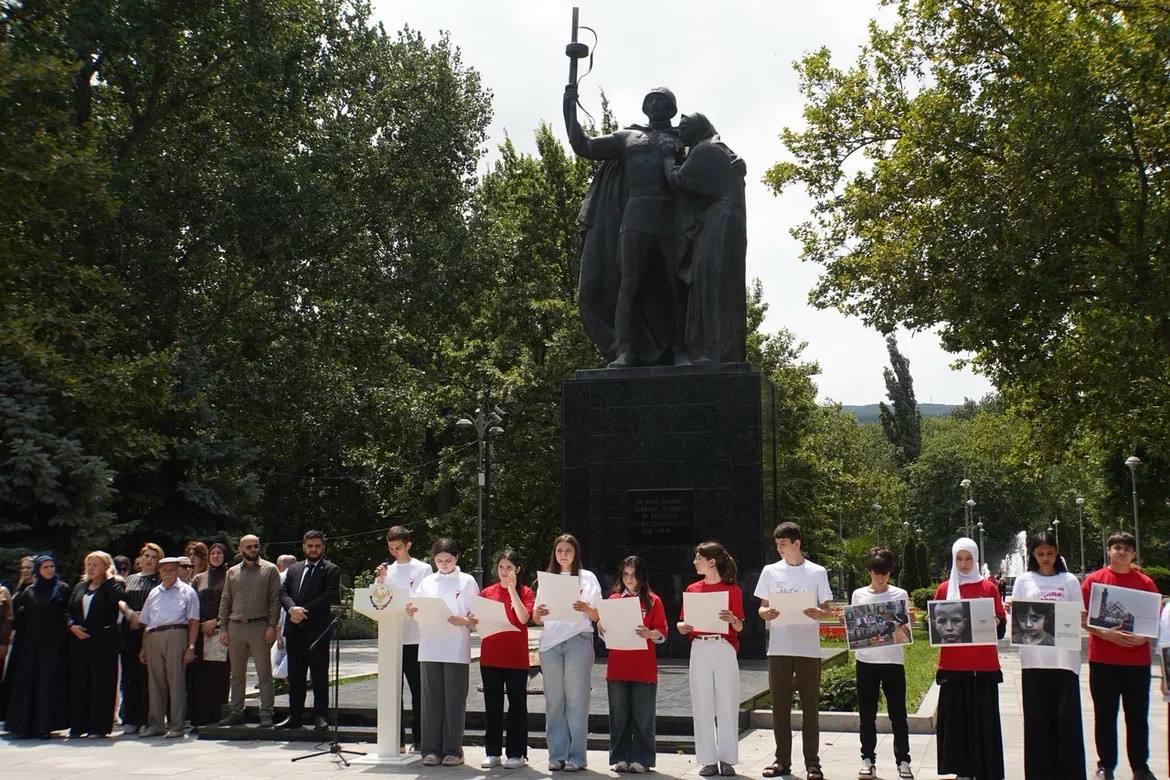 В Махачкале почтили память детей — жертв войны в Донбассе
