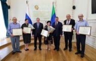 Юрий Чайка вручил Благодарственные письма отличившимся жителям Дагестана.