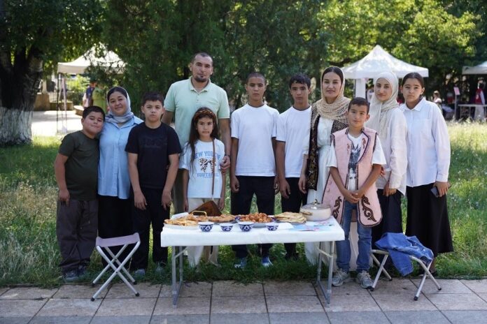В Махачкале прошёл фестиваль «Родные-Любимые», объединивший более 100 семей