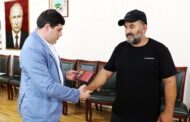 В Кайтагском районе глава вручил бойцу СВО награду Минобороны