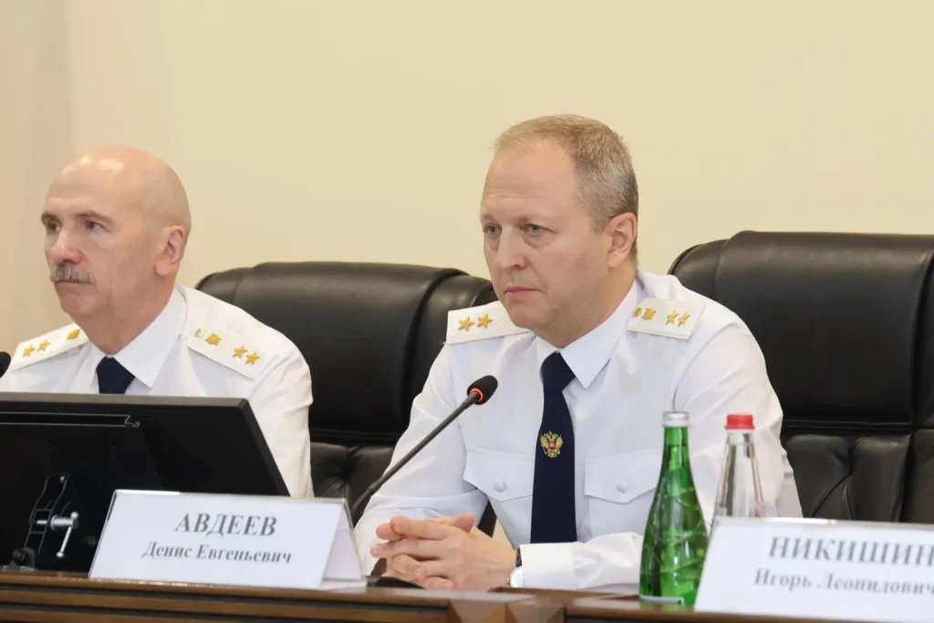 Заместитель Генпрокурора России Сергей Бажутов представил нового прокурора Дагестана Дениса Авдеева