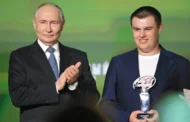 Владимир Путин вручил премию «Всё для Победы!» 19-летнему дагестанцу, спасшему более 20 человек
