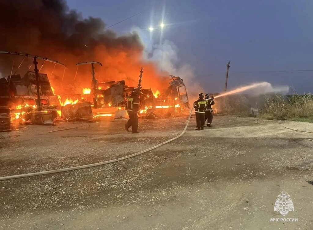 Водитель фуры погиб при падении высоковольтного провода