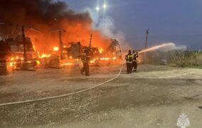 Водитель фуры погиб при падении высоковольтного провода