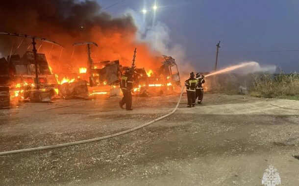 Водитель фуры погиб при падении высоковольтного провода