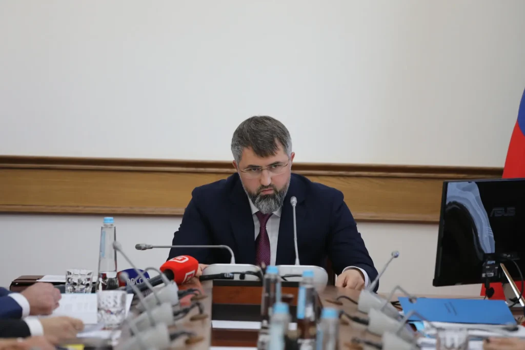 Магомед Рамазанов призвал органы власти не ограничиваться формальными ответами на обращения граждан