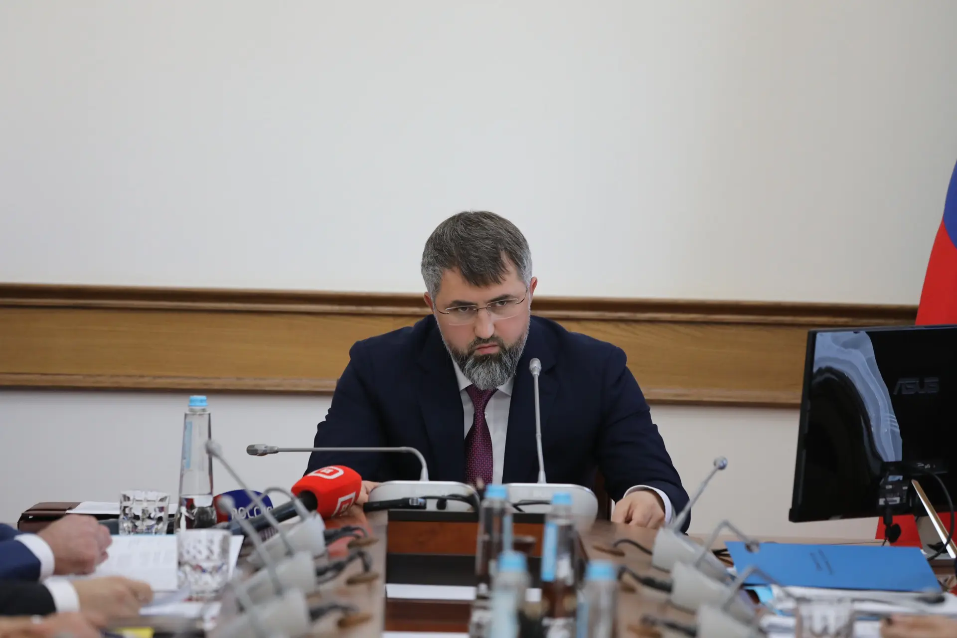 Магомед Рамазанов призвал органы власти не ограничиваться формальными ответами на обращения граждан