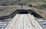 В Ахтынском районе размыло подъезд к мосту у села Миджах