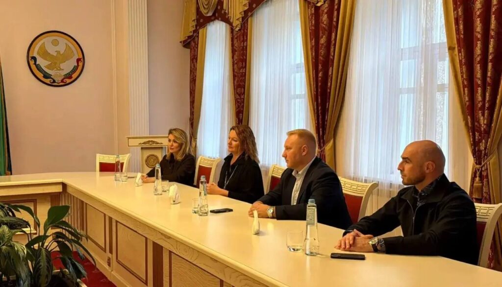 Представителям «Яндекса» и «Магнита» вручили благодарности за помощь Дагестану во время паводков