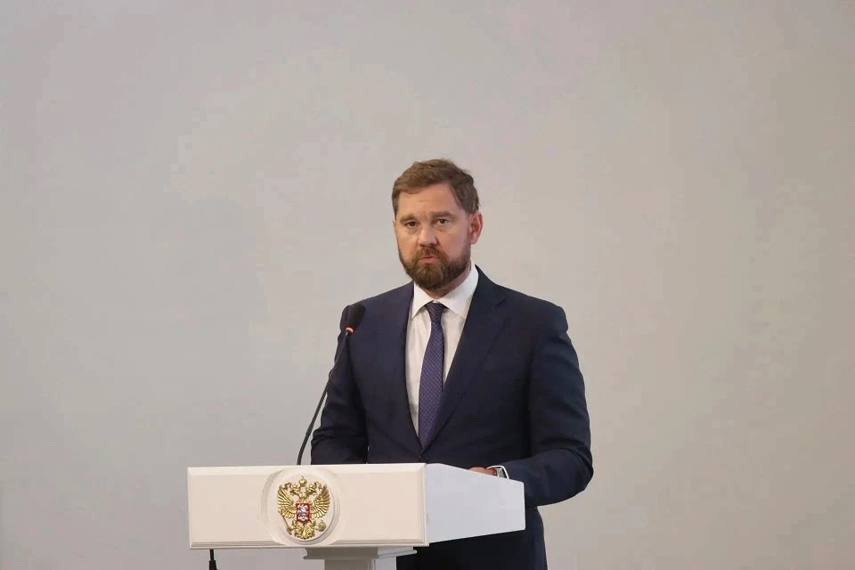 «Они глубоко несчастные, ущербные люди». Игорь Баринов — о не вставших под гимн России
