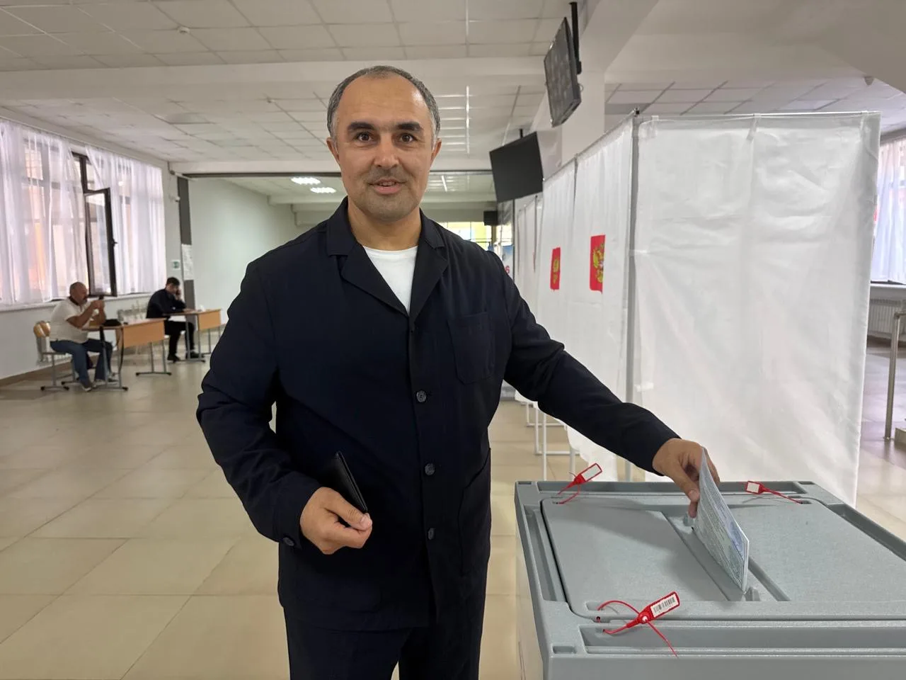 Юрий Гамзатов проголосовал на выборах в Дагестане