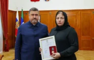 Фёдор Щукин вручил вдове Героя России удостоверение к ордену Мужества