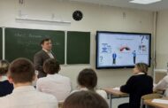 Глава УФНС Дагестана провел урок налоговой грамотности для школьников