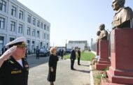 Валентина Матвиенко и Фёдор Щукин возложили цветы к мемориалу на территории военного госпиталя в Махачкале