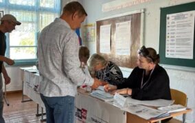 Досрочное голосование прошло в селе Остров Чечень