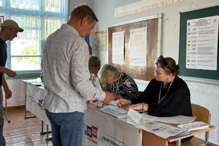 Досрочное голосование прошло в селе Остров Чечень