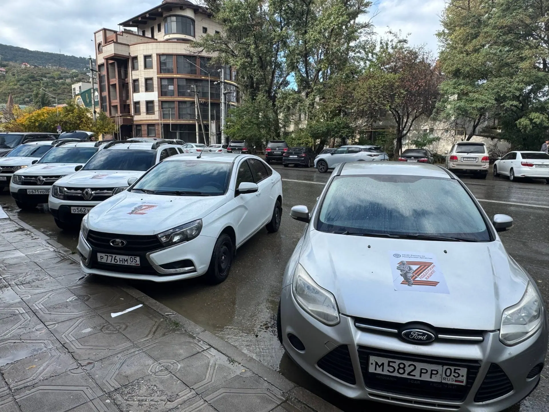 УФНС Дагестана передало 12 автомобилей и гуманитарную помощь для участников СВО