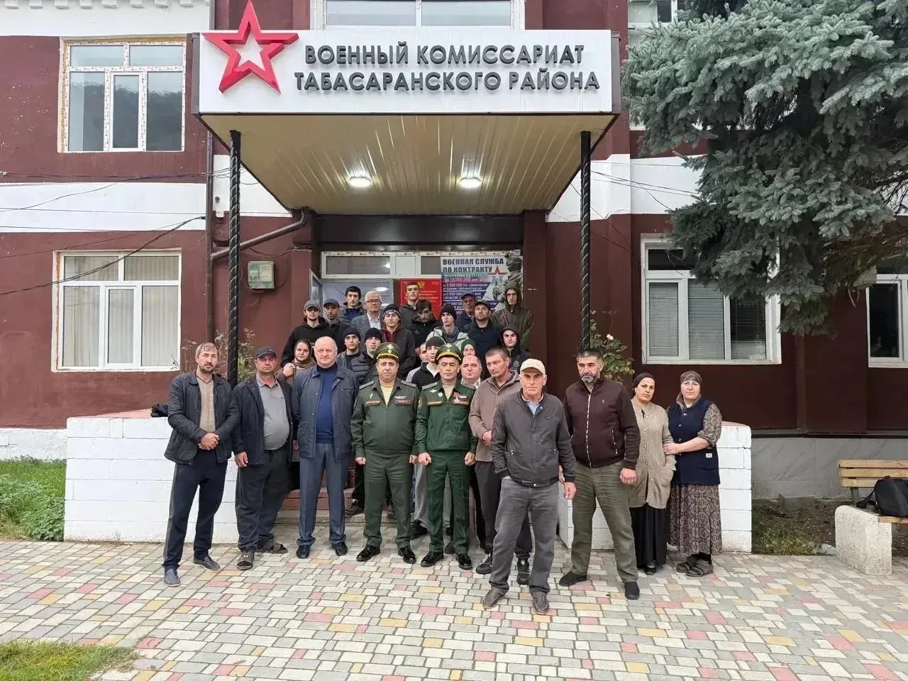 Из Табасаранского района на срочную службу отправились 12 призывников